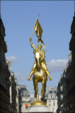 060213140448.e3co54tl0_statue-equestre-de-jeanne-d-arc--place-des-pyramidb.jpg